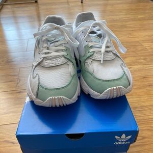 SOLD - Adidas Falcon sneakers